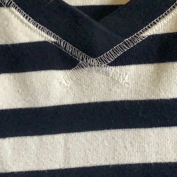 Eddie Bauer long sleeve v-neck sweatshirt - Picture 3 of 3